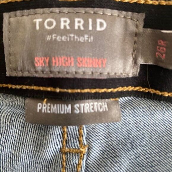 Torrid Premium Stretch 5 pocket Sky High Skinny jeans, size 26R - Picture 3 of 4